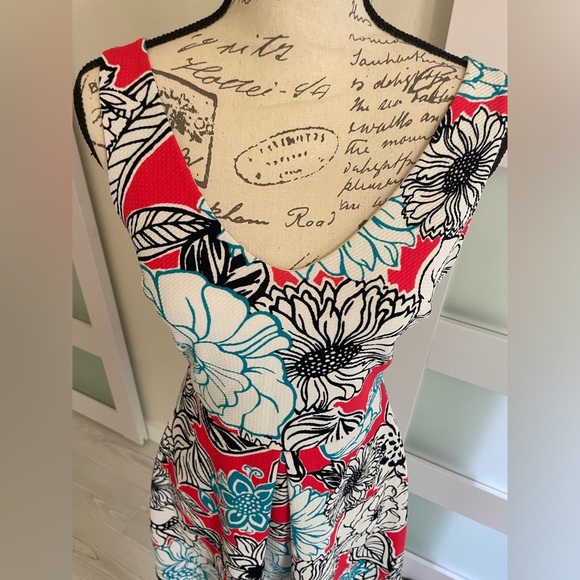 ⭐️ Soprano colorful medium dress EUC 🥰 - Picture 4 of 6